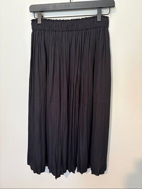 GAP Black Pleated Midi Skirt with Elastic Waist
